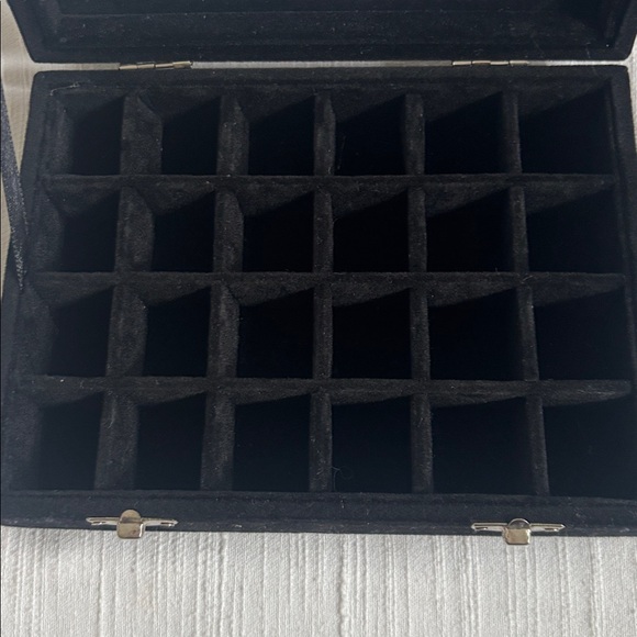Black Velvet Jewelry Display Box - Picture 4 of 5